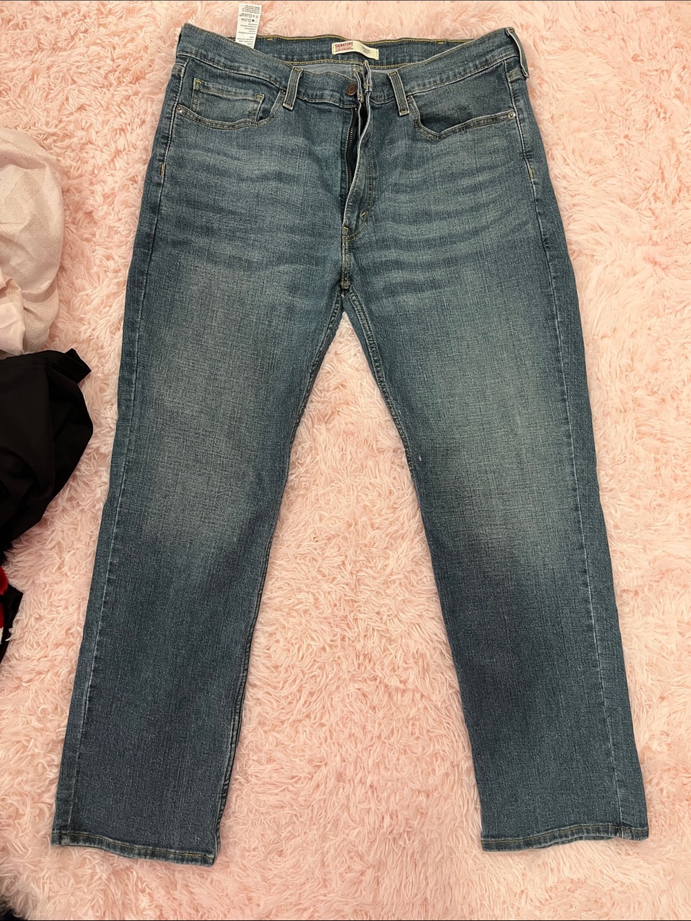 Signature by Levi Strauss Men's Straight Jeans in Medium Blue Wash